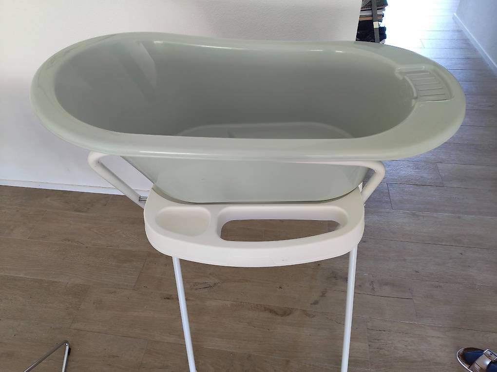 Vasche da bagno: Babybadewanne inkl. Ständer bébéjou – Usato da Riehen venduto da Ansepha