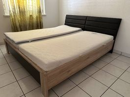 Komplettes Doppelbett zu verkaufen! Sofort einsatzbereit!