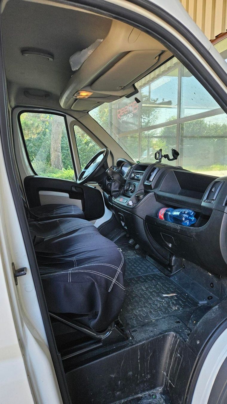 Peugeot Véhicules utilitaires: Peugeot Boxer – D'occasion à Yverdon-les-Bains par  3