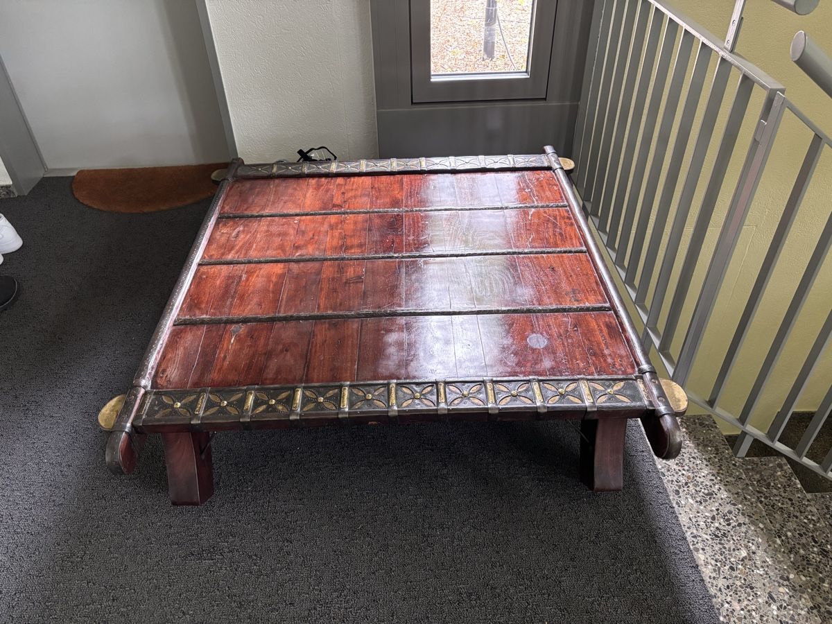 Tavoli: Table indienne éléphant / indische Tisch Elefant – Usato da Muri b. Bern venduto da Saldayann