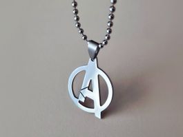 Collier Avengers - Pendentif Argenté avec Chaîne