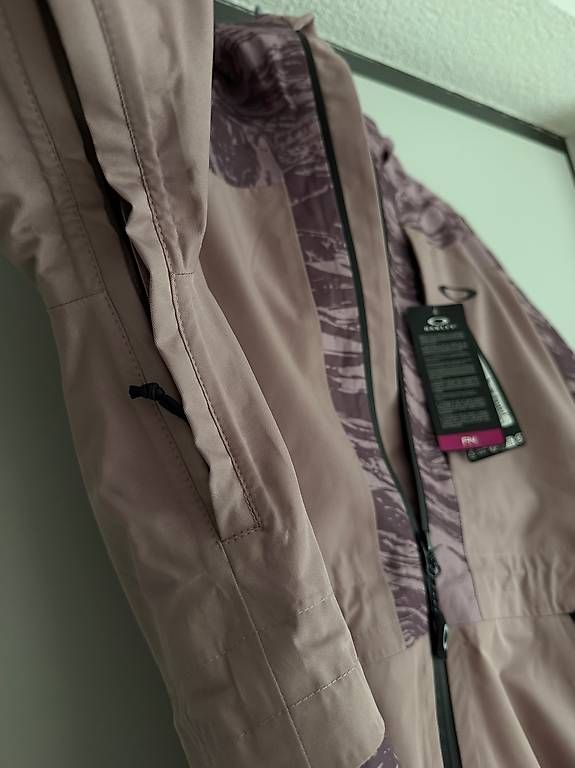 Vestes: Oakley Shell Jacket  – D'occasion à Unterseen par iry_78zl 2