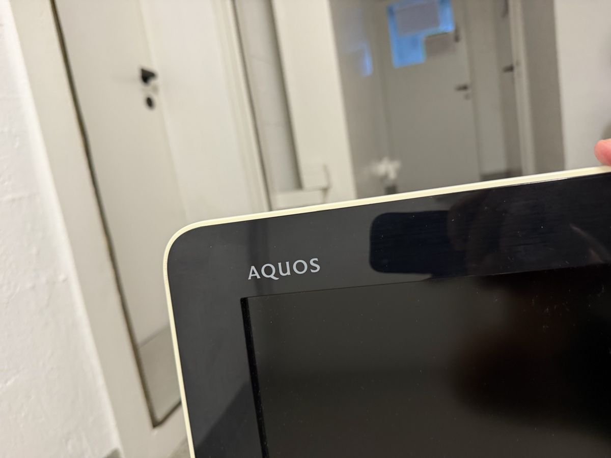 Televisori: Sharp Aquos LC-37LE320E LCD Colour TV 37 inch used – Usato da Schlieren venduto da per_z87z 2
