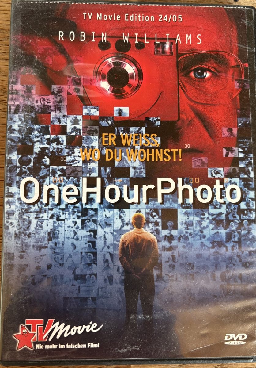 Alle DVDs: One Hour Photo – Gebraucht aus Gebenstorf von pas_9p6b