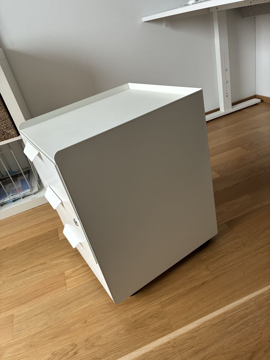 Ikea Banconi: IKEA TROTTEN Korpus Büro – Usato da Cham venduto da arlc3 1