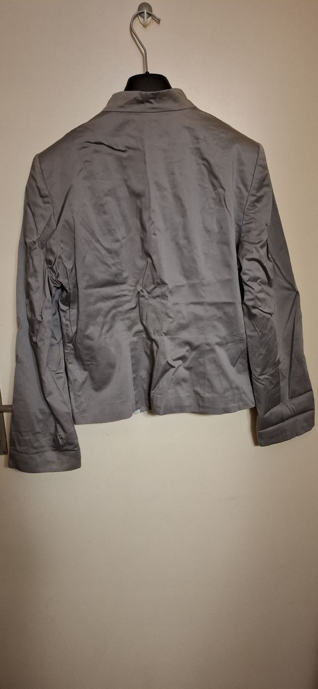 Caroll Giacche: veste gris satiné, Caroll, taille 44 – Usato da Lausanne venduto da GeoTrouvetou1952 1