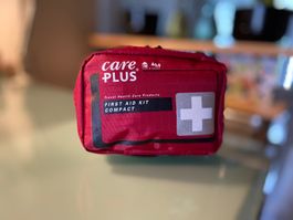 Trousse de premiers secours CARE PLUS compacte 16 x 12 x 5
