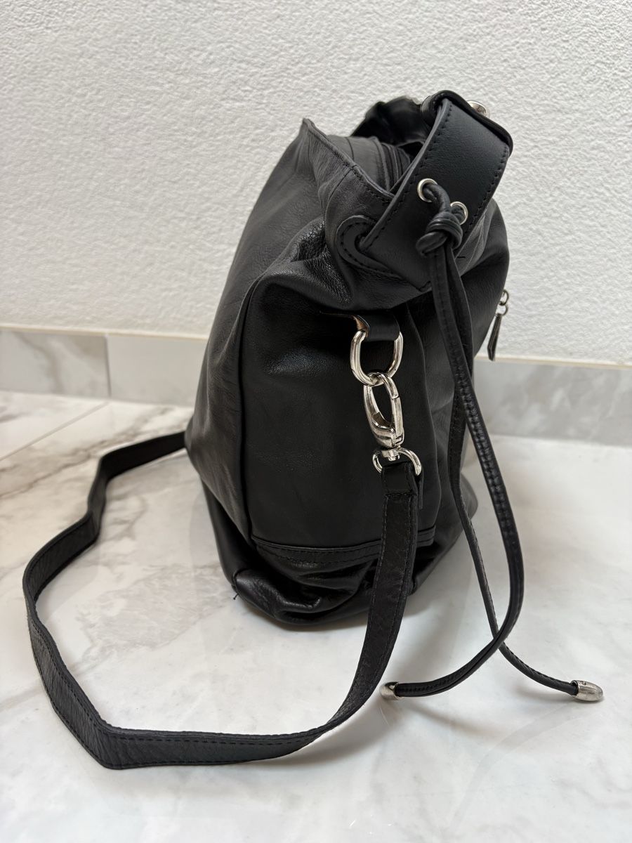 Borse da donna: Schwarze Ledertasche / Shopper  – Usato da Estavayer-le-Lac venduto da Mimmy02 5