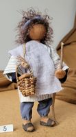 Schwarzenberger Krippenfiguren Kind/Knabe m 3 Körbli 18cm N5