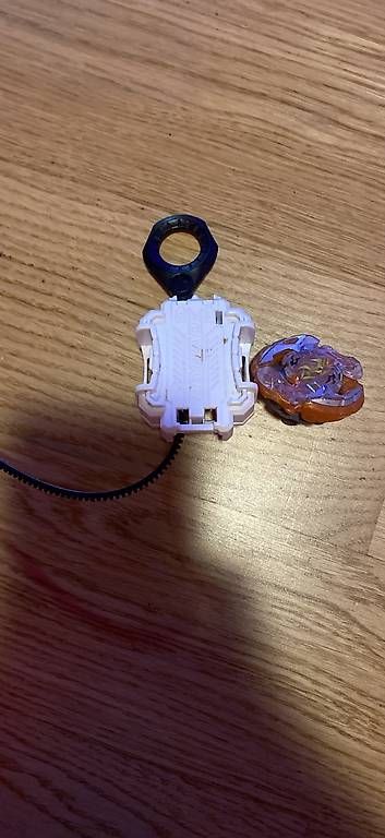 Giocattoli: Beyblade and Launcher – Usato da Horgen venduto da dodo48