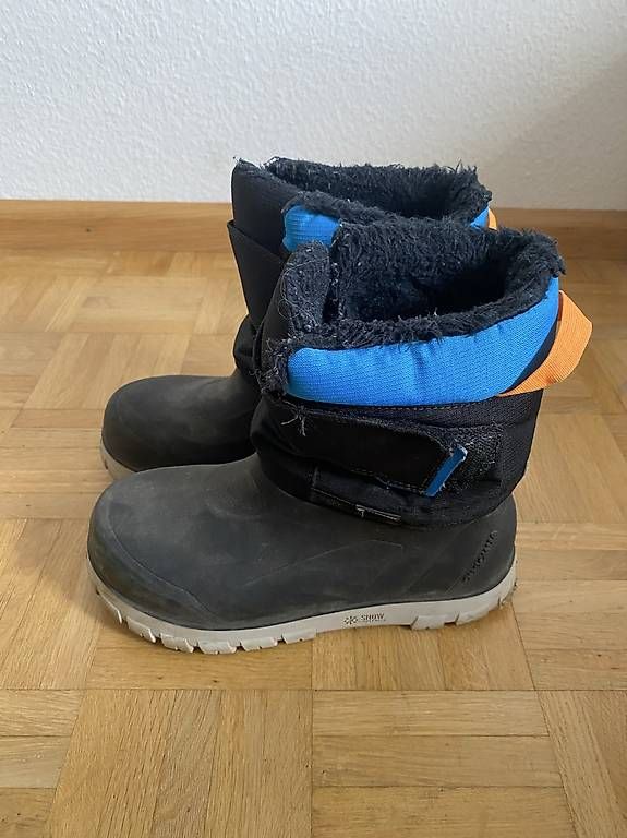 Scarpe da uomo: Schwarze Schneeschuhe mit Fellfutter – Usato da Laufen venduto da Looc_ 3