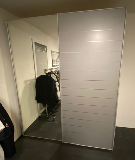 Armadi: Spiegelschrank 2-türig silber – Usato da Wädenswil venduto da HappyCH