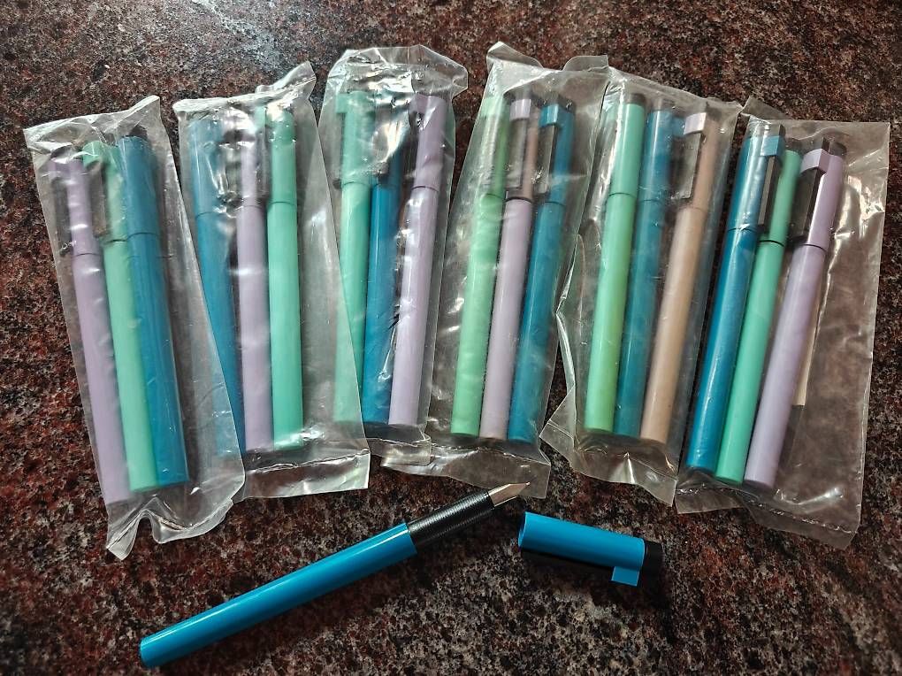 Stifte & Marker: 39 Füllfederhalter neu – Neu und originalverpackt aus Bätterkinden von Elefantenzoo