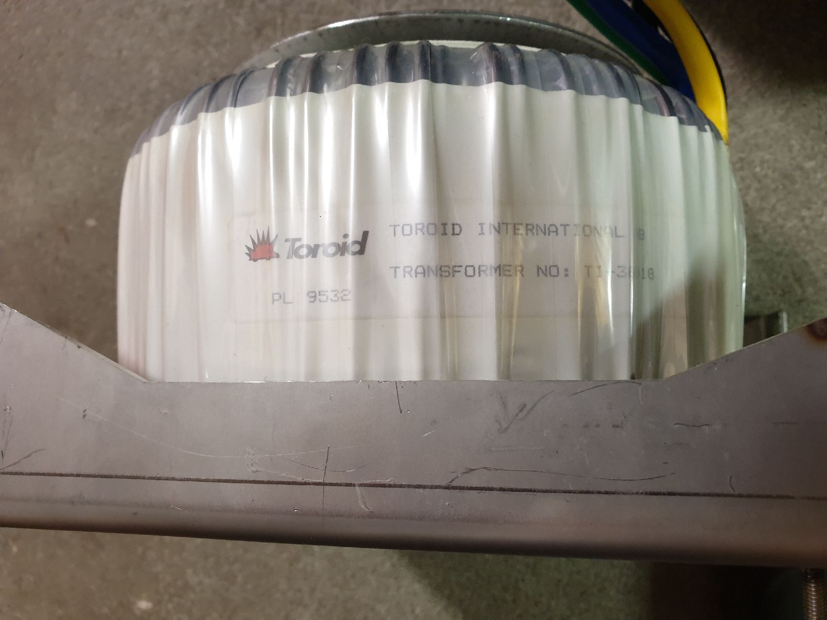 Componenti elettronici: Toroid Transformator International YI-34018, Top Zustand! – Nuovo (secondo la descrizione) da Ittigen venduto da Ziok187 4