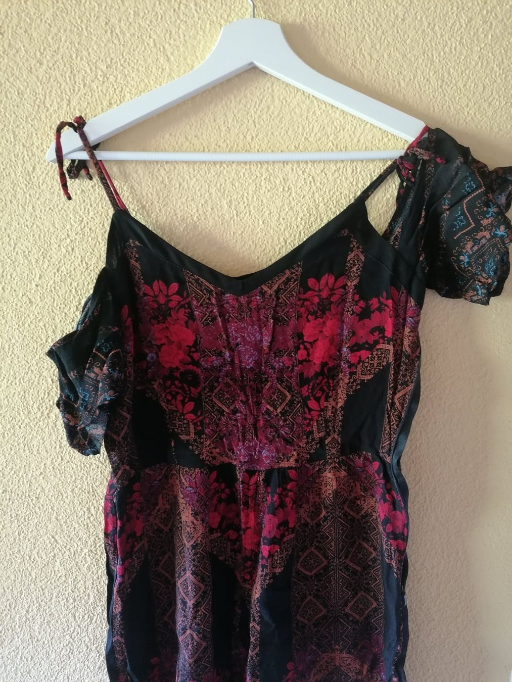 Tute: Kendall+Kylie Sommer Jumpsuit – Usato da Marbach LU venduto da BitsAndBobs 4