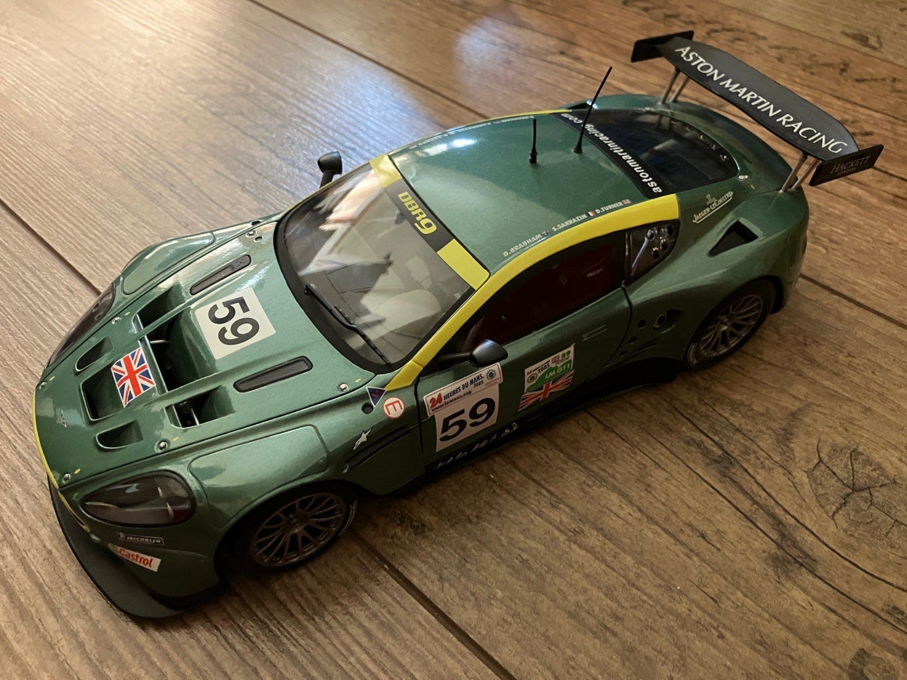 Aston Martin Modellini d'auto: Aston Martin DBR9 1:18 von Solido – Nuovo (secondo la descrizione) da Schwanden-Brienz venduto da swisscopter