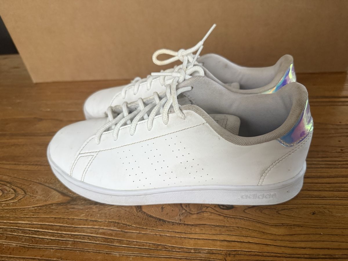 Adidas Damenschuhe: Adidas white sneakers. Size 37.5. Used – Gebraucht aus Veyrier von EleMast 1