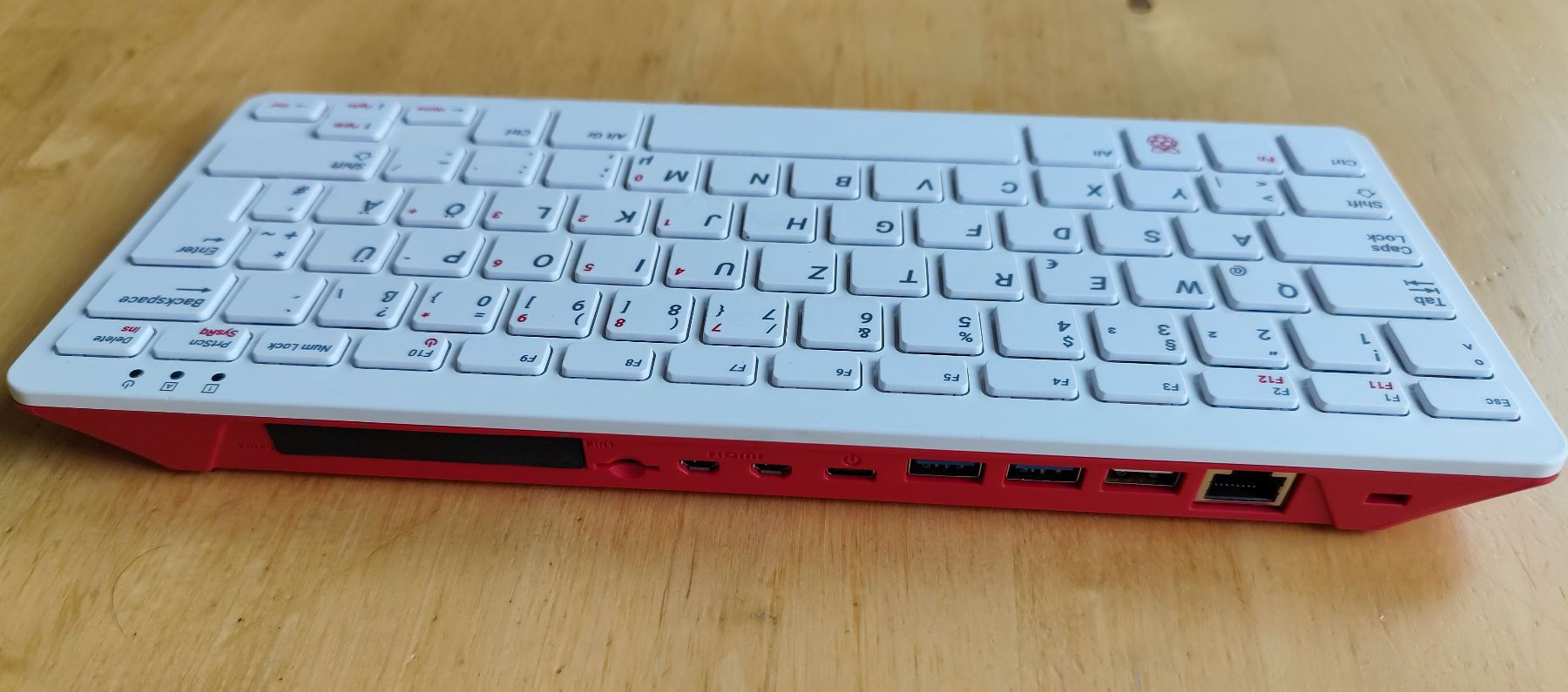 Raspberry Pi PCs: Raspberry Pi 400 MINI-PC, Netzteil & HDMI – Neu (gemäss Beschreibung) aus Romanshorn von eRRbse 2