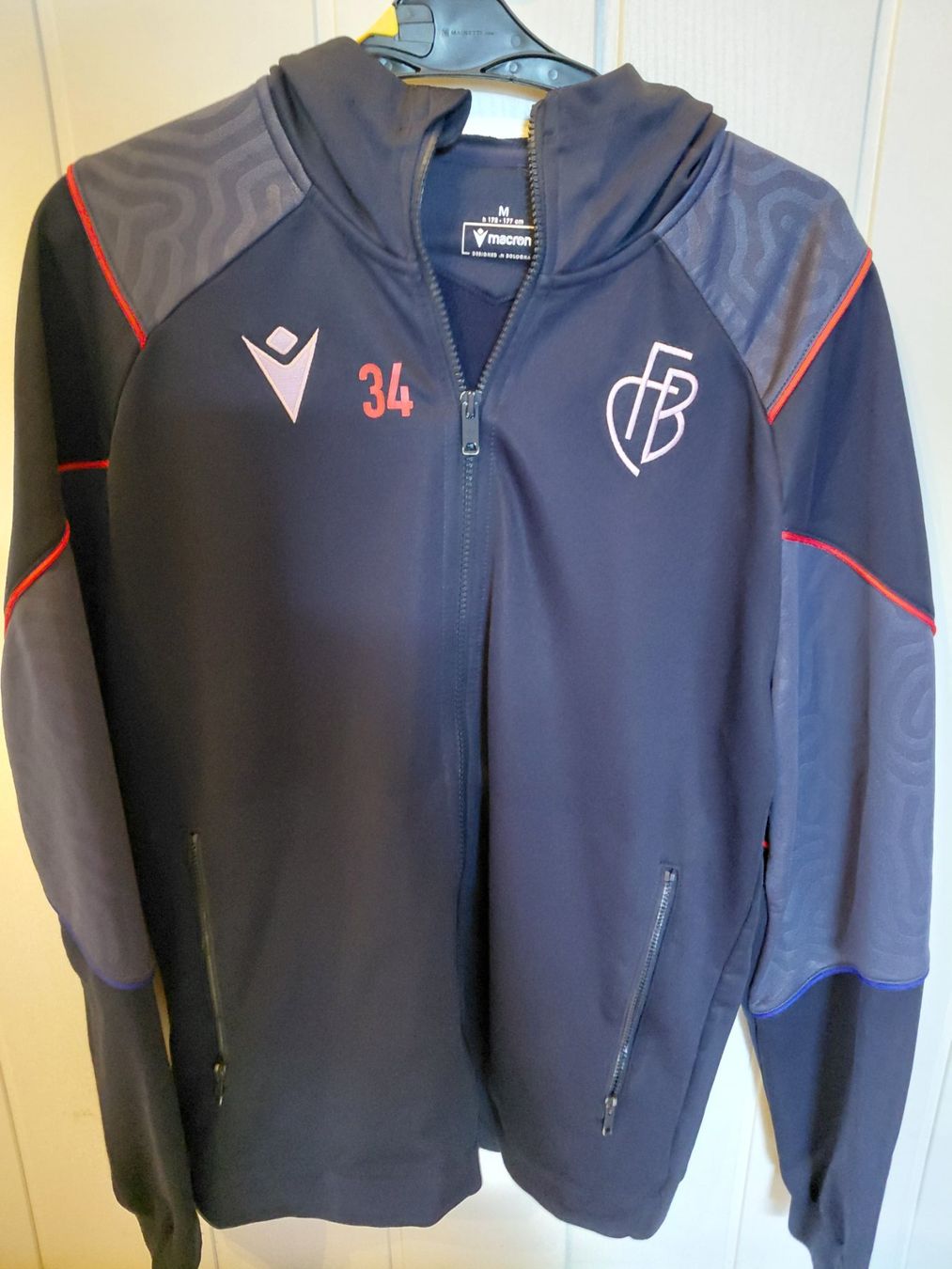 Giacche: FC Basel Trainings Jacke – Usato da Roggwil BE venduto da Schlifer01
