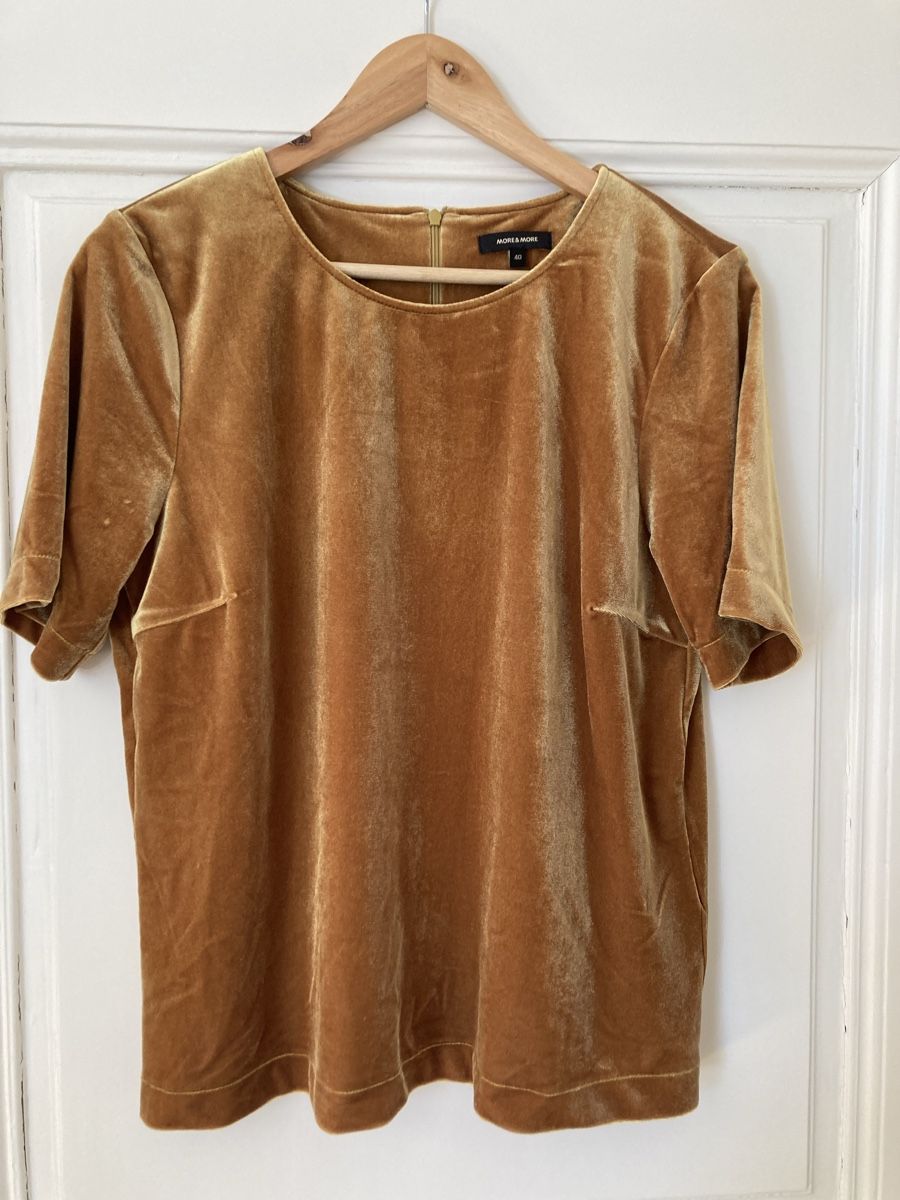 More & More T-shirt: Gelbes Samttshirt more&more – Usato da Solothurn venduto da Siansaksa