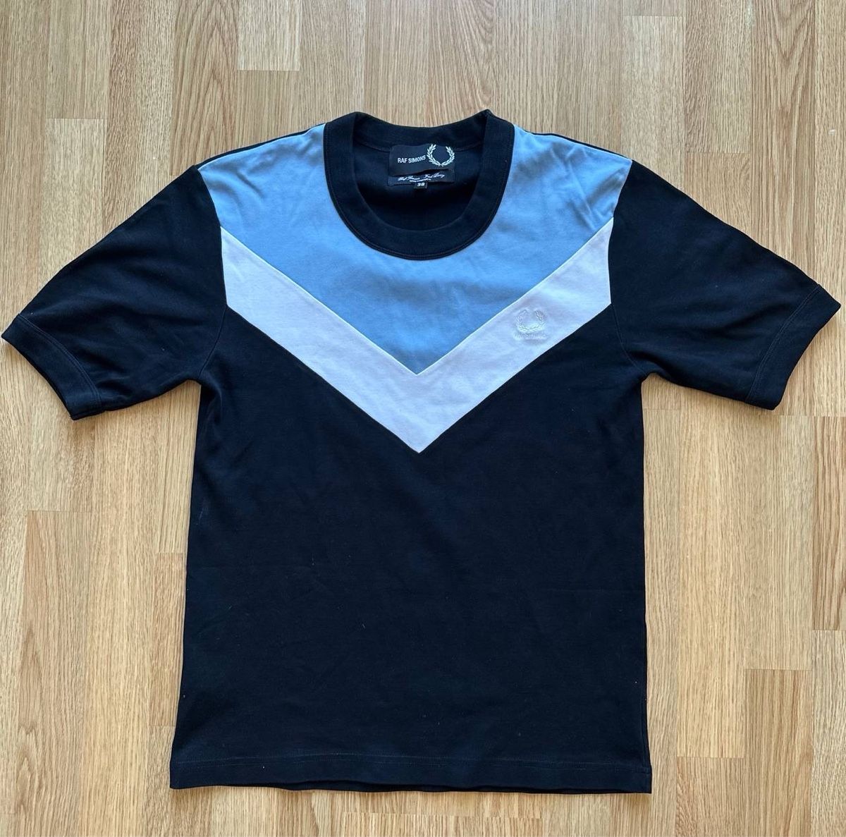 Raf Simons T-Shirts: Raf Simons T-shirt  – Gebraucht aus Pfäffikon ZH von Nataliia.