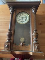 Verkaufe eine Schöne Wandpendeluhr in dunkelbraun