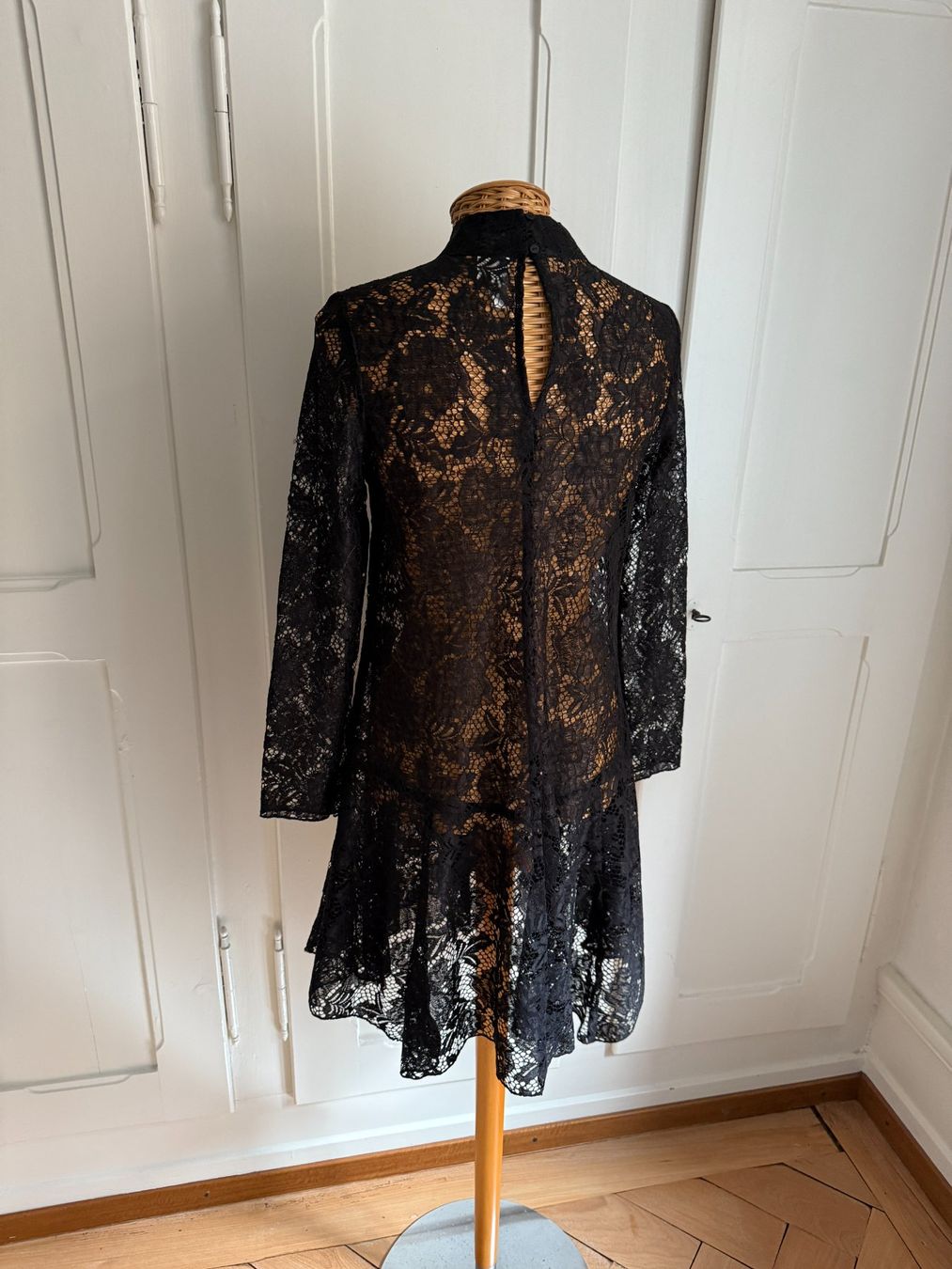 H&M Vestiti: Spitzenkleid schwarz elegant XS – Usato da Zürich venduto da Diazaio 2