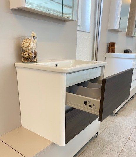 Mobili per bagno: Neues Badmöbel mit Spiegelschrank B60 cm 60% Rabatt – Nuovo (secondo la descrizione) da Root venduto da Lavaline 4