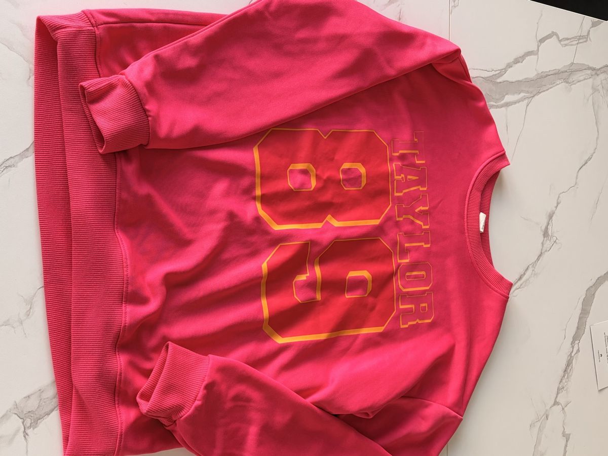 Maglioni & Felpe: Pink Taylor 89 College-Style Pullover, Grösse S – Nuovo (secondo la descrizione) da Interlaken venduto da PrincessJill