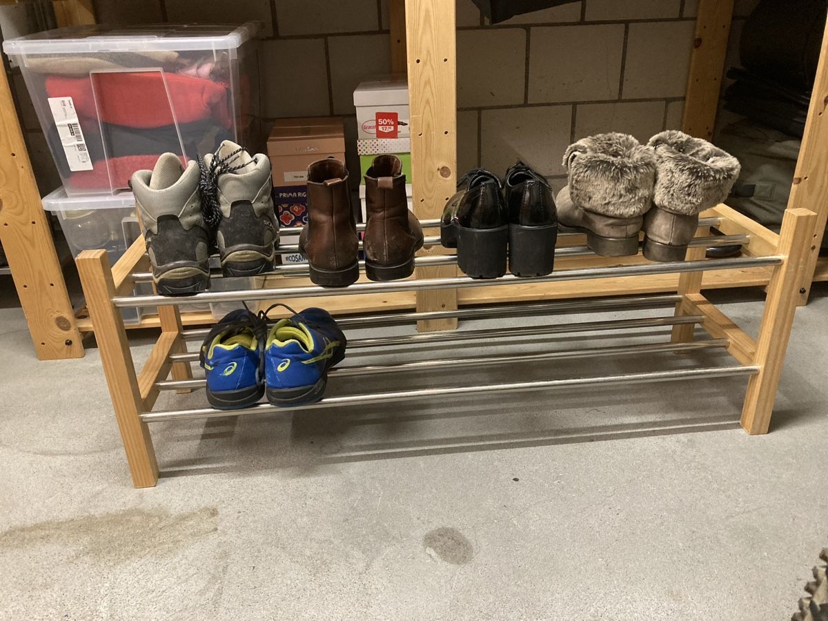 Scaffali: Schuhregal holz  – Usato da Urtenen-Schönbühl venduto da alessibas