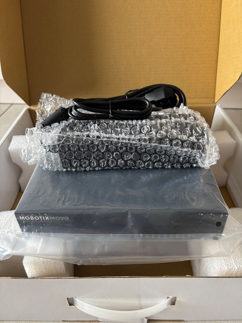 Fotocamera: Mobotix Mx-S-NVR1B-8-POE MOVE NVR – Nuovo (secondo la descrizione) da Immensee venduto da avs_hd9m