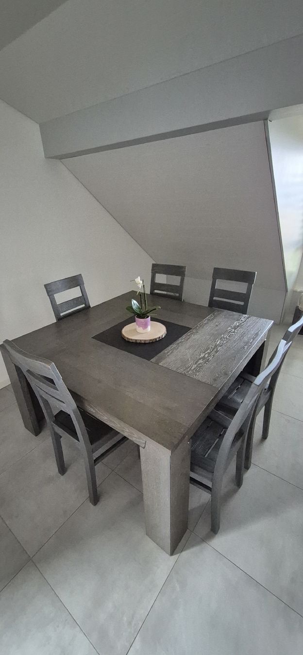 Tavoli: Table et chaises ensemble bois gris ensemble 8 places – Usato da Les Hauts-Geneveys venduto da bel_z5th