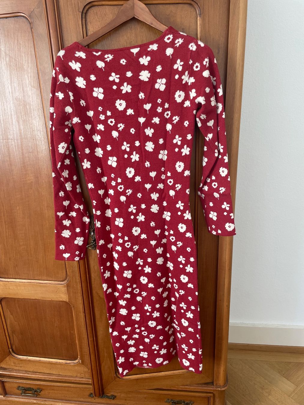 Vestiti: Skandinavisches Rotes Strickkleid Blumenmuster – Usato da Zürich venduto da ElaLeonEla 2