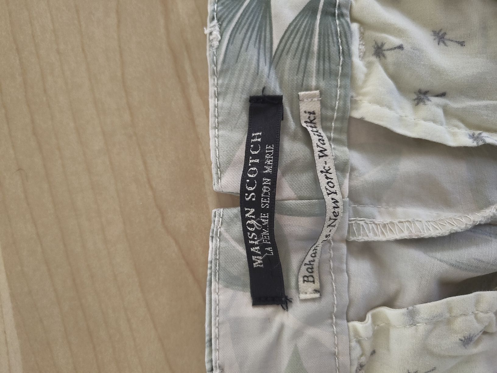 Maison Scotch Pantaloni: Maison Scotch Shorts, Blumenmuster, S/M – Usato da Wettingen venduto da flo_lh7r 2