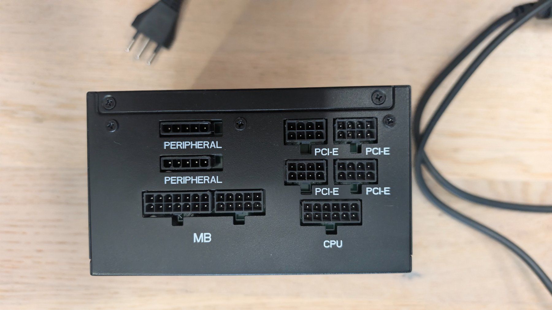 Componenti elettronici: Netzteil Liteon modular schwarz 850w – Usato da Lenzburg venduto da tea_pkz5 1