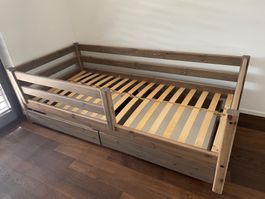 Kinderbett Holz mit Lattenrost gebraucht guter Zustand