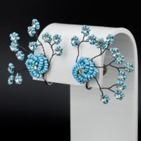 Vintage Ohrschrauben mit blauen Perlenblüten und Strass