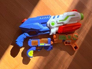 Giocattoli: Wasserpistole – Usato da Brütten venduto da Style-Snob 1