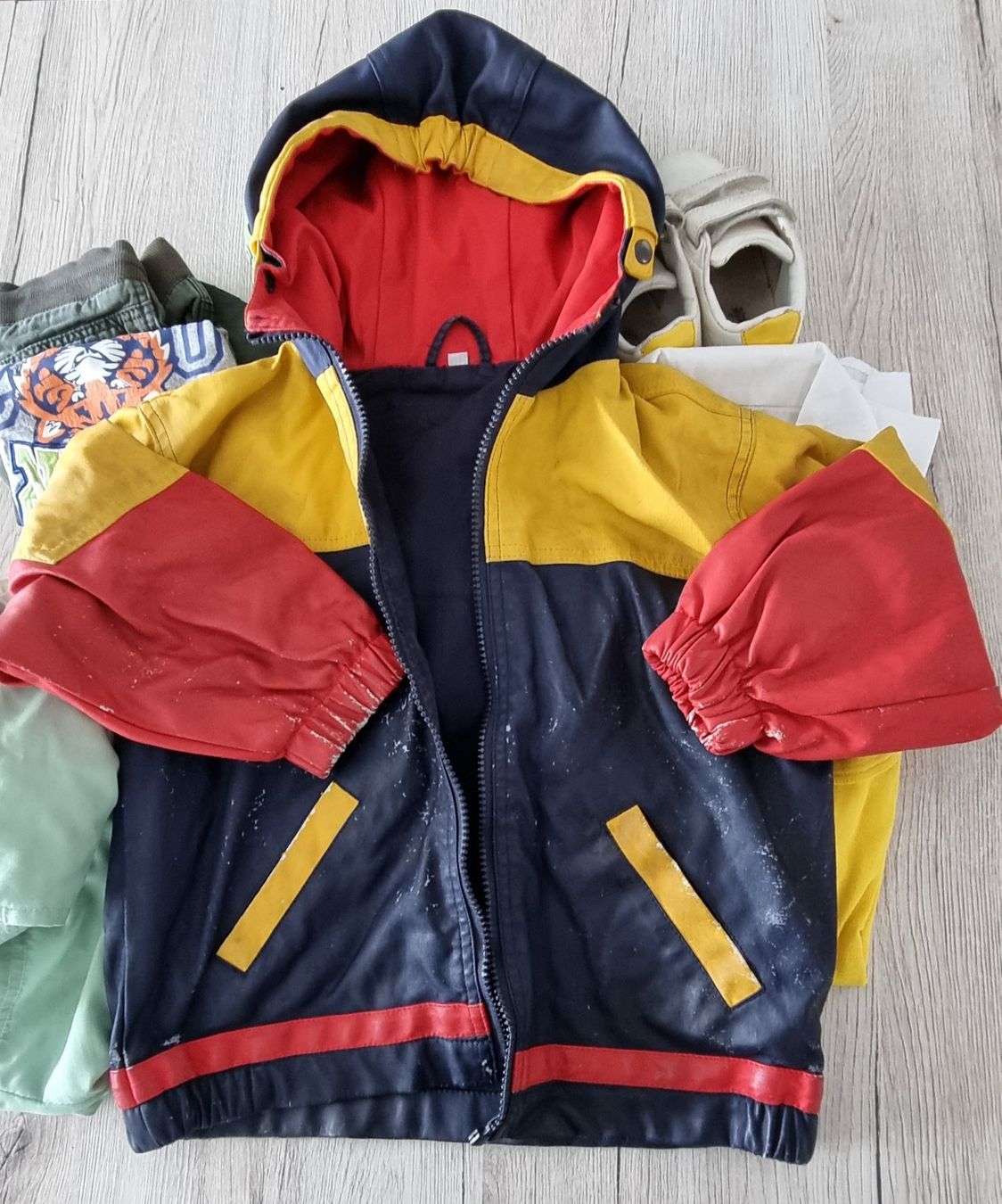 Lotti & Set di vestiti: Jungen Kleiderpaket gr.104 – Usato da Grossdietwil venduto da GNOM313 5