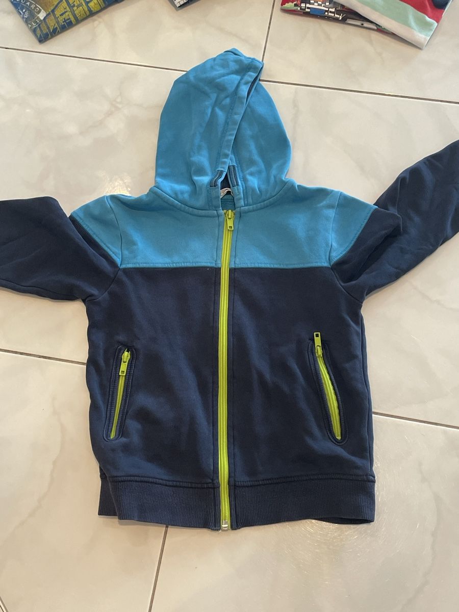 Lotti & Set di vestiti: Diverse Oberteile Gr 110/116 – Usato da Kriens venduto da boramisch 1