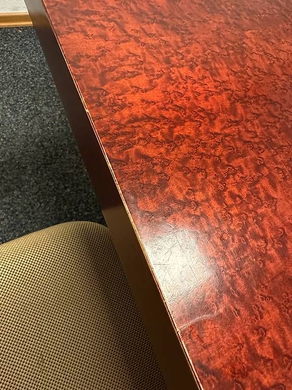 Tables: Offre belle table de réunion et chaises – D'occasion à Lausanne par apu_p8vy 2