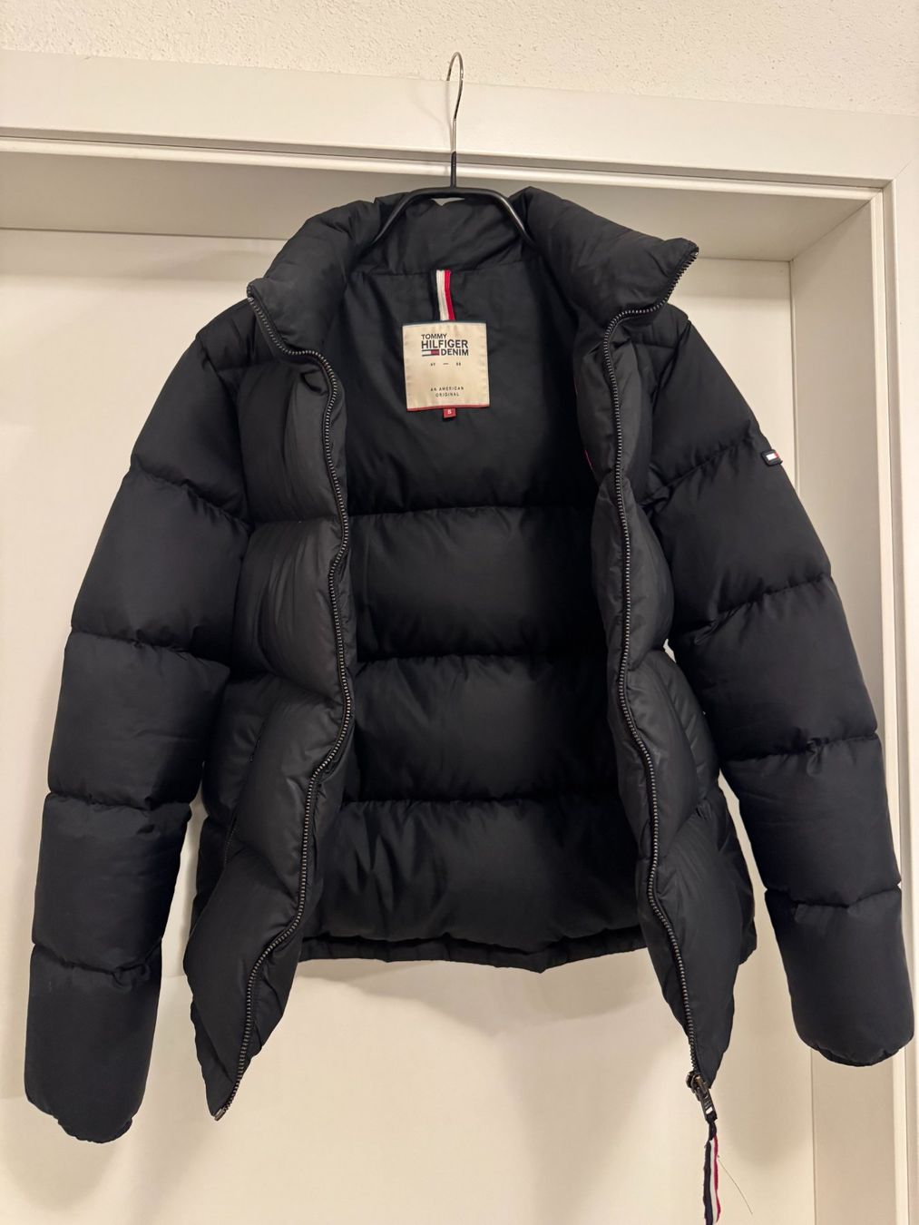 Tommy Hilfiger Giacche: Tommy Hilfiger Daunen-Jacke Grösse S – Usato da Spreitenbach venduto da Webtempel 1