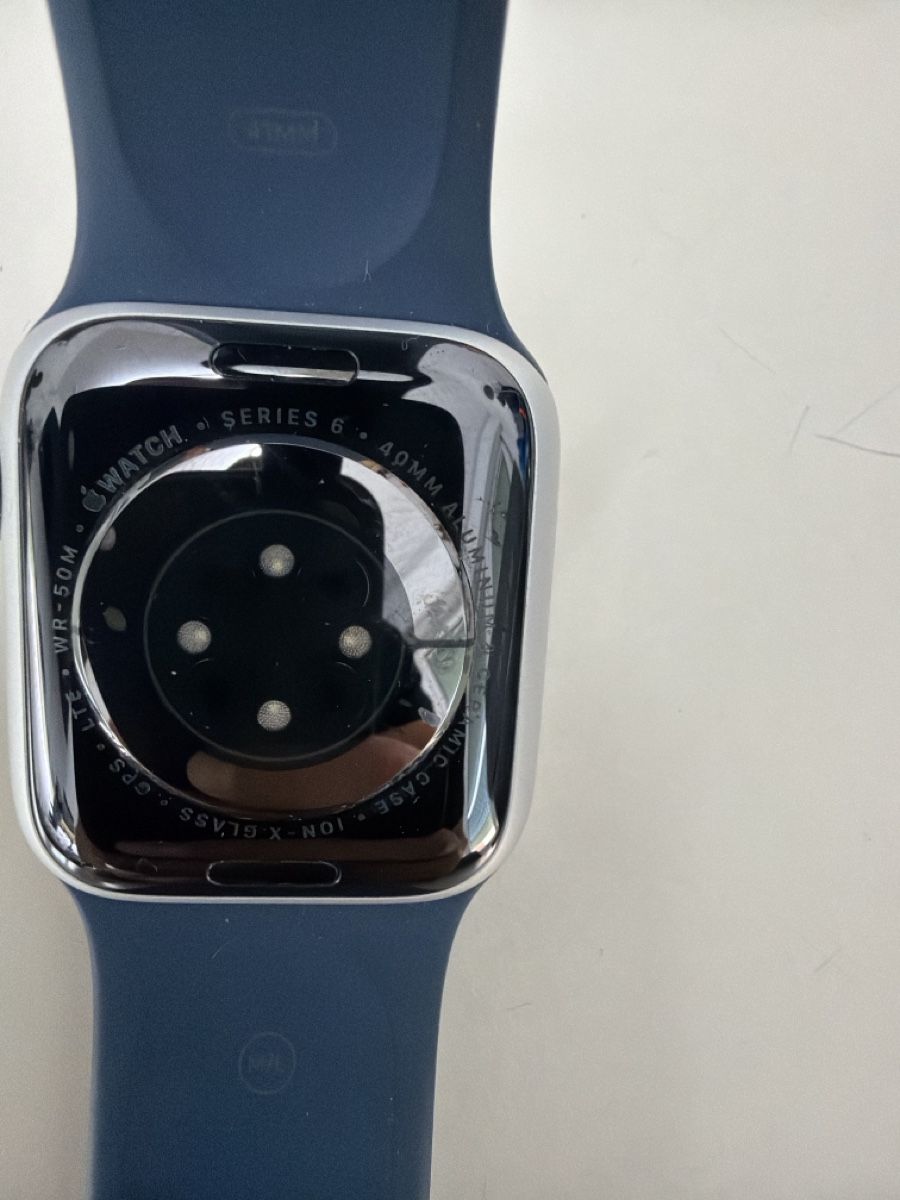 Apple Smartwatch: Apple Watch serie 6 – Usato da Saxon venduto da Elviis 1