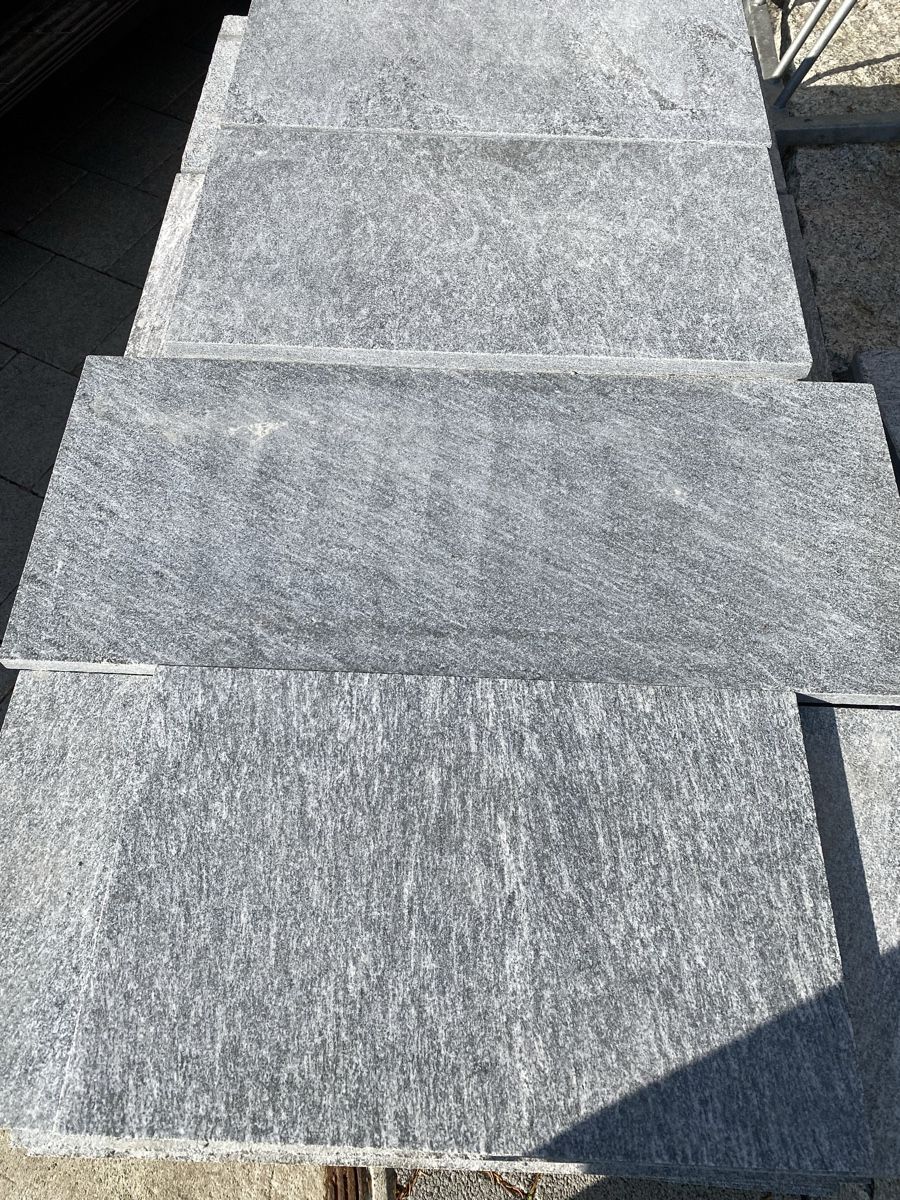 Servierplatten: 1 Palette ca 20 m2 Granit Platten – Gebraucht aus Birrwil von Bendegriz 3