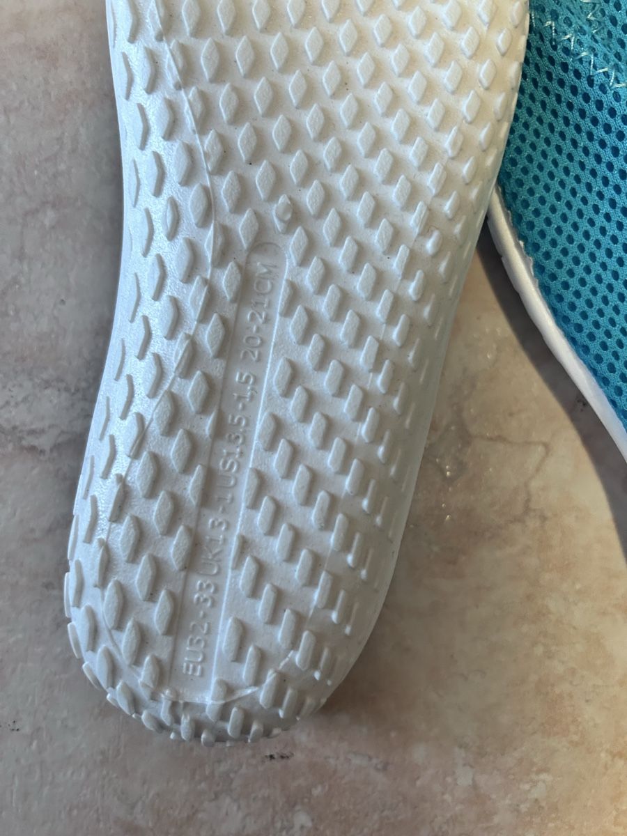 Decathlon Scarpe per ragazzi: Cuffia e scarpe per nuoto  bambino – Usato da Cugnasco venduto da sd1520 1