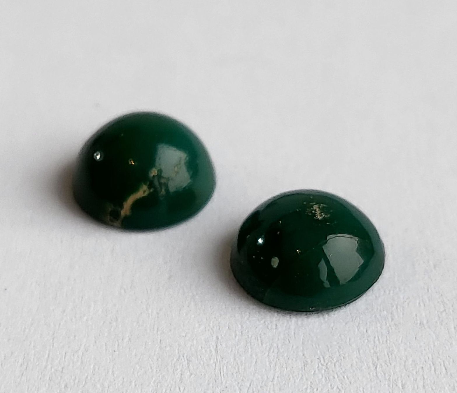 Edelsteine: * PAIRE DE CABOCHONS EN CHRYSOPRASE / TOTAL 3 cts – Neu (gemäss Beschreibung) aus La Chaux-de-Fonds von j-aime-les-gemmes