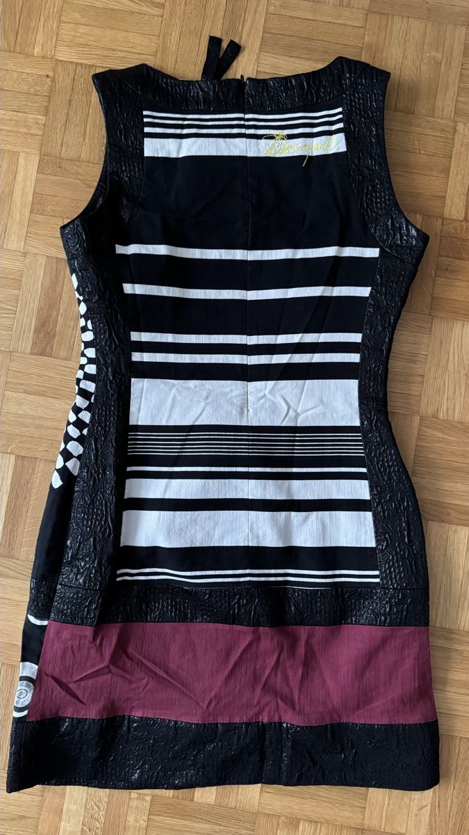 Desigual Vestiti: Desigual Kleid, Gr. 36, schwarz- weiss, gemustert – Usato da Pfäffikon SZ venduto da mer_qc7w 1