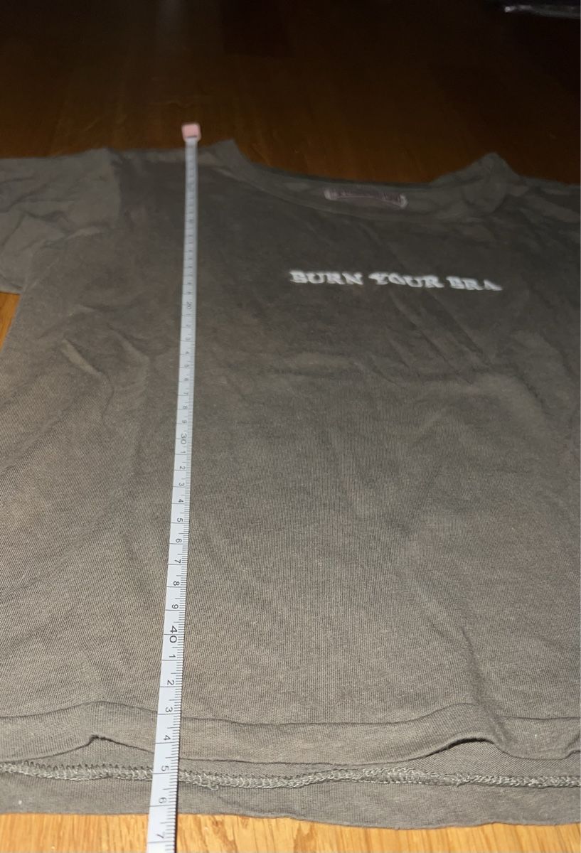 Pull&Bear T-shirt: Cooles T-Shirt "Burn Your Bra" Gr. S – Usato da Schaffhausen venduto da tin_j7t6 2