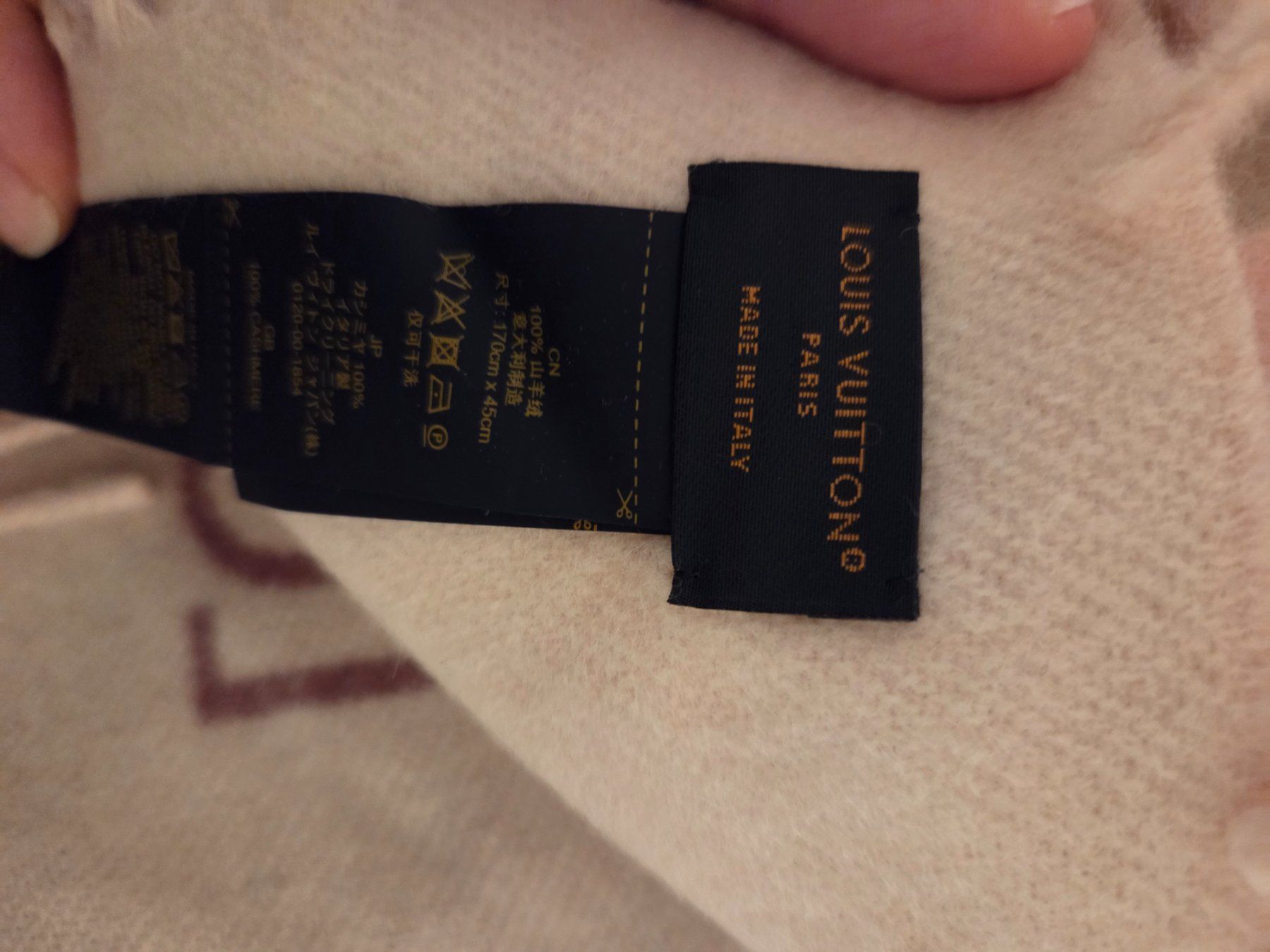 Louis Vuitton Foulard & Sciarpe: LV Reykjavik Rosa Beige – Usato da Ottenbach venduto da RaRo 5