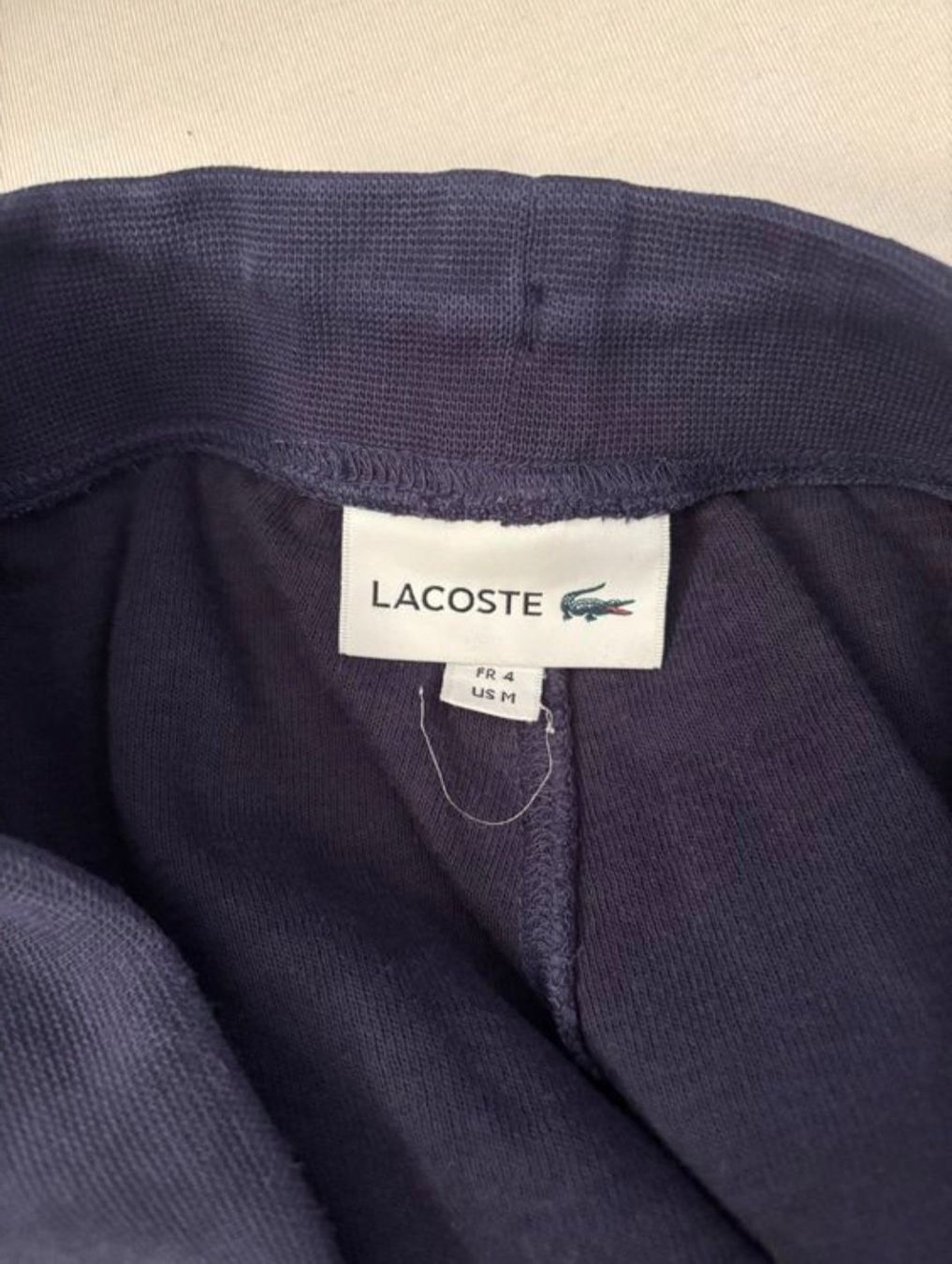 Lacoste Hosen: Lacoste Trainingshose gr.M – Gebraucht aus Huttwil von DealAlpina 1